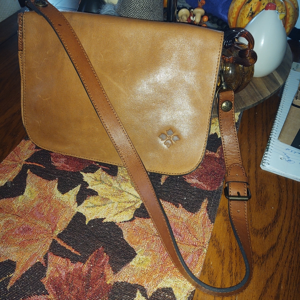 🌹Patricia Nash Tan Leather Crossbody with Suede Texture